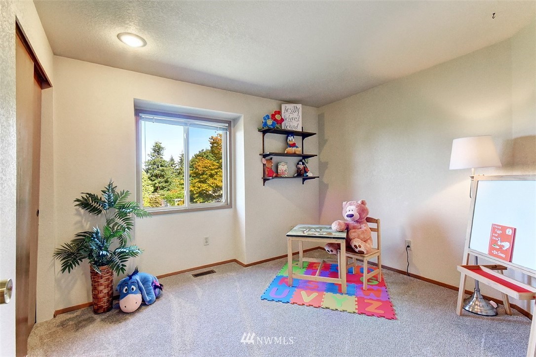 23528 22nd Avenue Southeast Bothell, WA 98021 - Photo 16 of 25