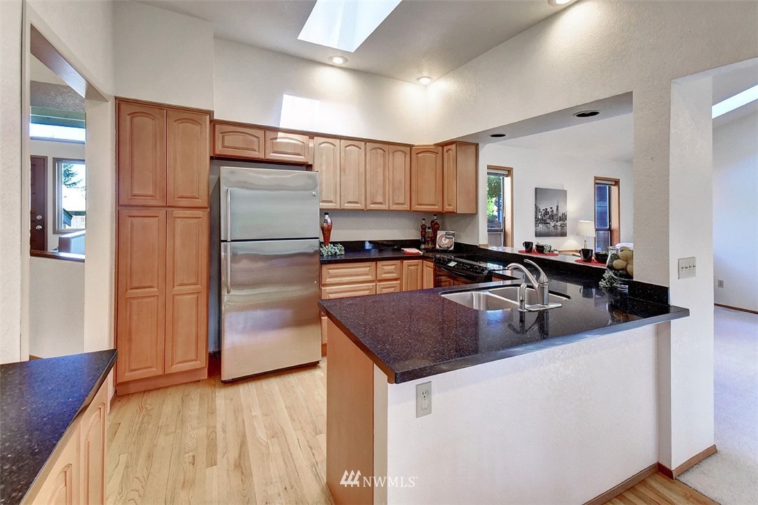 23528 22nd Avenue Southeast Bothell, WA 98021 - Photo 7 of 25