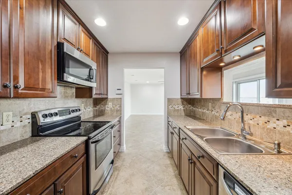 $244,900 | 3535 East NASA Parkway, Unit 107, Seabrook, TX 77586