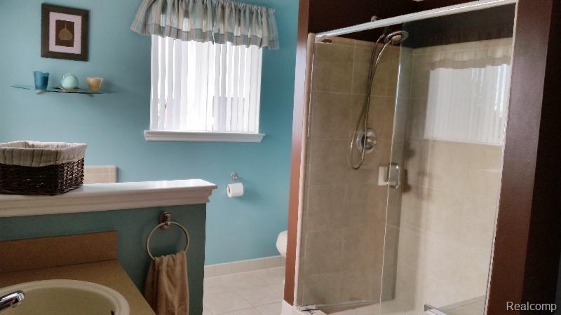 51613 Rivard Road New Baltimore, MI 48047 - Photo 14 of 22 #13 Master Bath.jpg