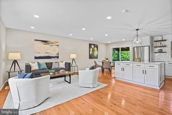 $684,000 | 704 Alabama Drive, Herndon, VA 20170