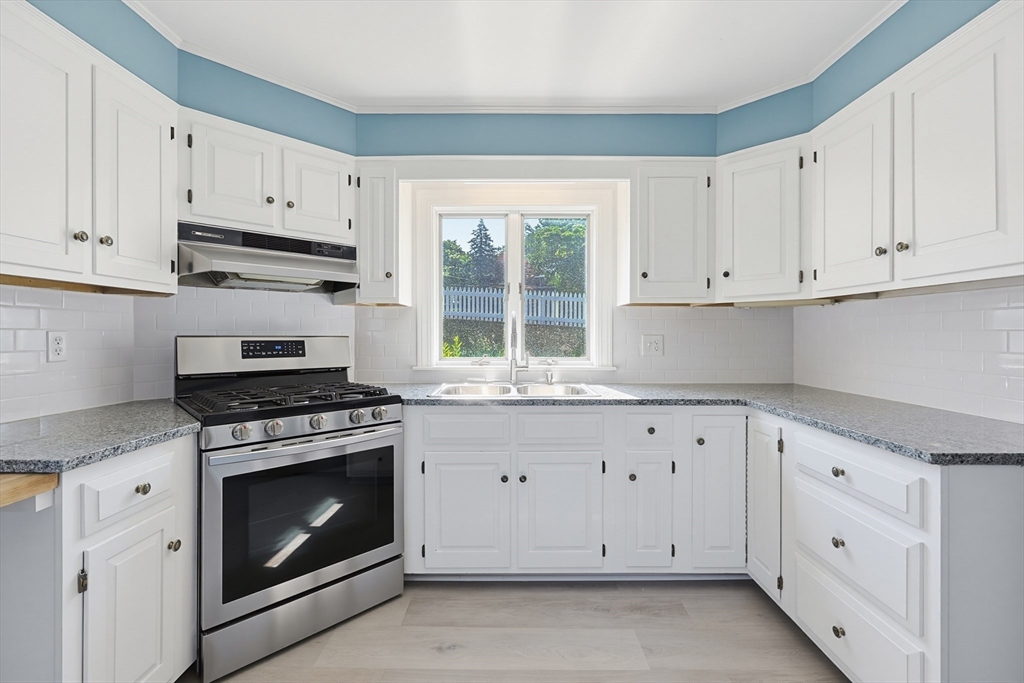 210 Pleasant Street Marblehead, MA 01945 - Photo 18 of 37