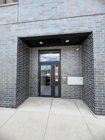 $775,000 | 1203 West Augusta Boulevard, Unit 2N, Chicago, IL 60642