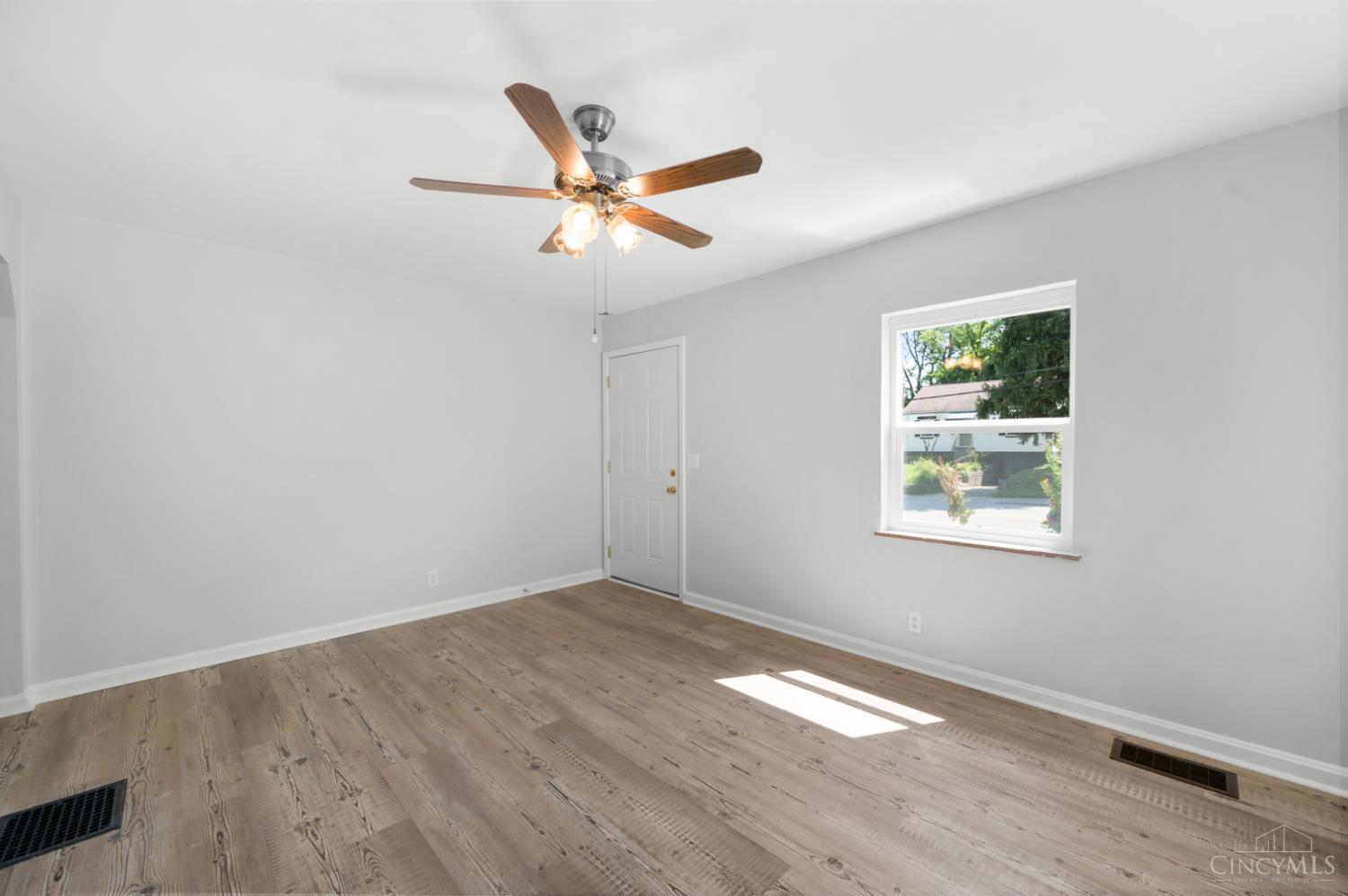 5767 Argus Road Cincinnati, OH 45224 - Photo 5 of 24 Primary bedroom