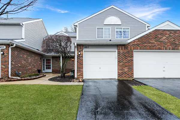 $279,900 | 461 Canterbury Drive, Unit 461, Carol Stream, IL 60188