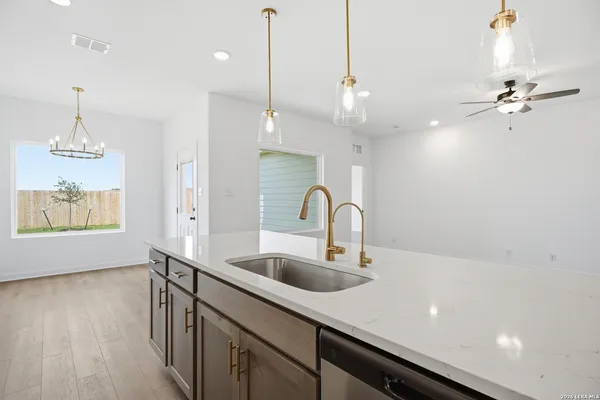 $2,400 | 14739 Sycamore Crossing, San Antonio, TX 78252