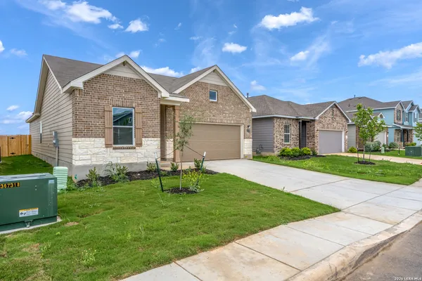 $2,400 | 14739 Sycamore Crossing, San Antonio, TX 78252