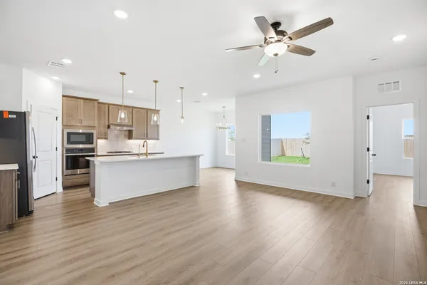 $2,400 | 14739 Sycamore Crossing, San Antonio, TX 78252