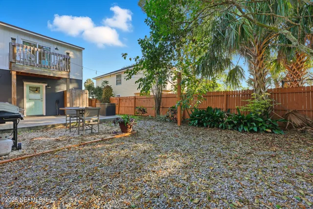 a view of house with a outdoor space