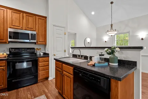 $639,000 | 212 Old Barn Lane, Chapel Hill, NC 27517