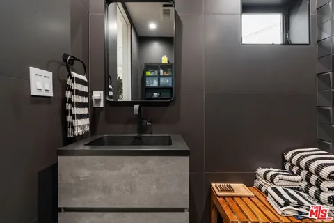 a close view of sink and tap