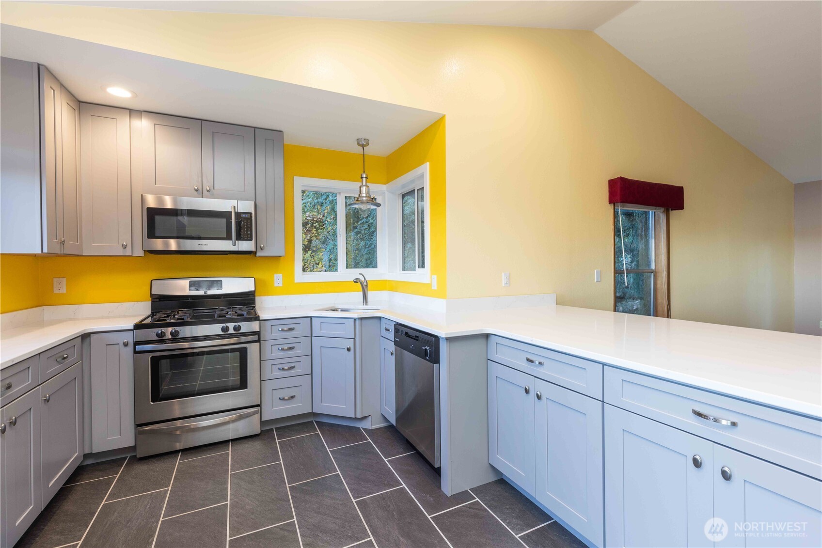 4808 Charmont Lane Northeast Bremerton, WA 98310 - Photo 13 of 38