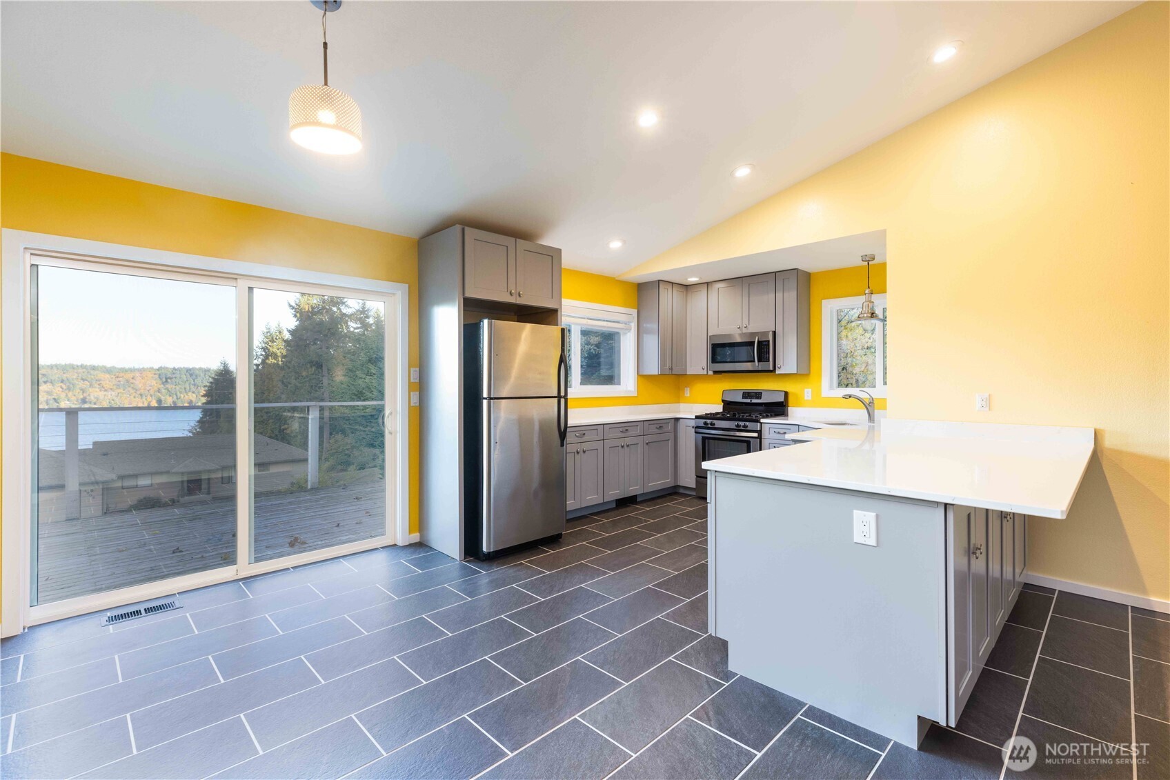 4808 Charmont Lane Northeast Bremerton, WA 98310 - Photo 14 of 38