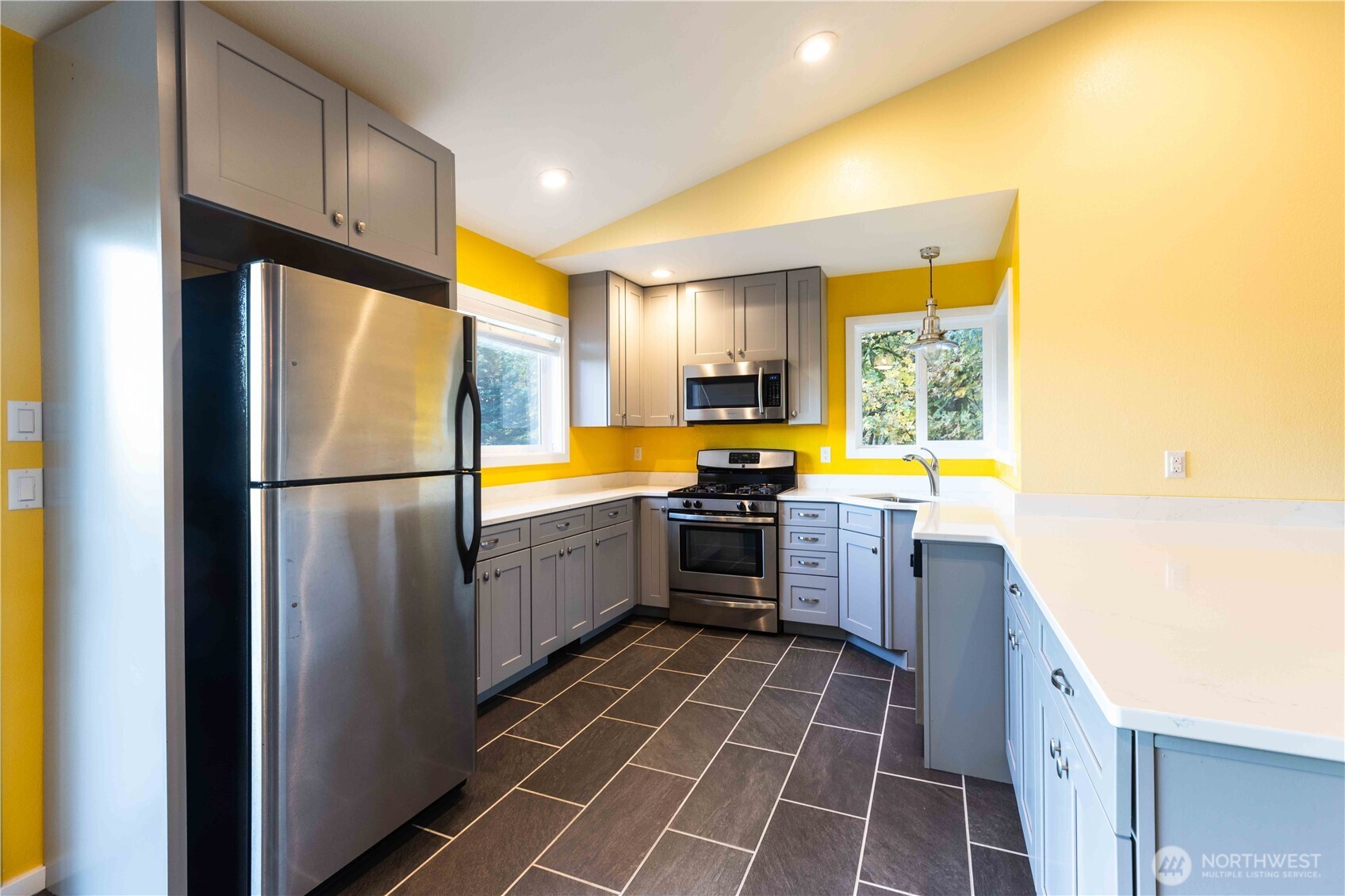 4808 Charmont Lane Northeast Bremerton, WA 98310 - Photo 15 of 38