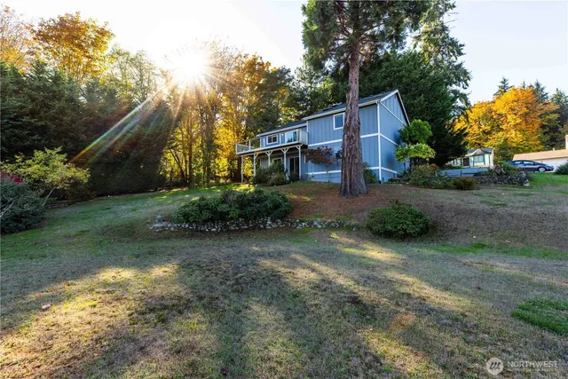 a view of a back yard of the house