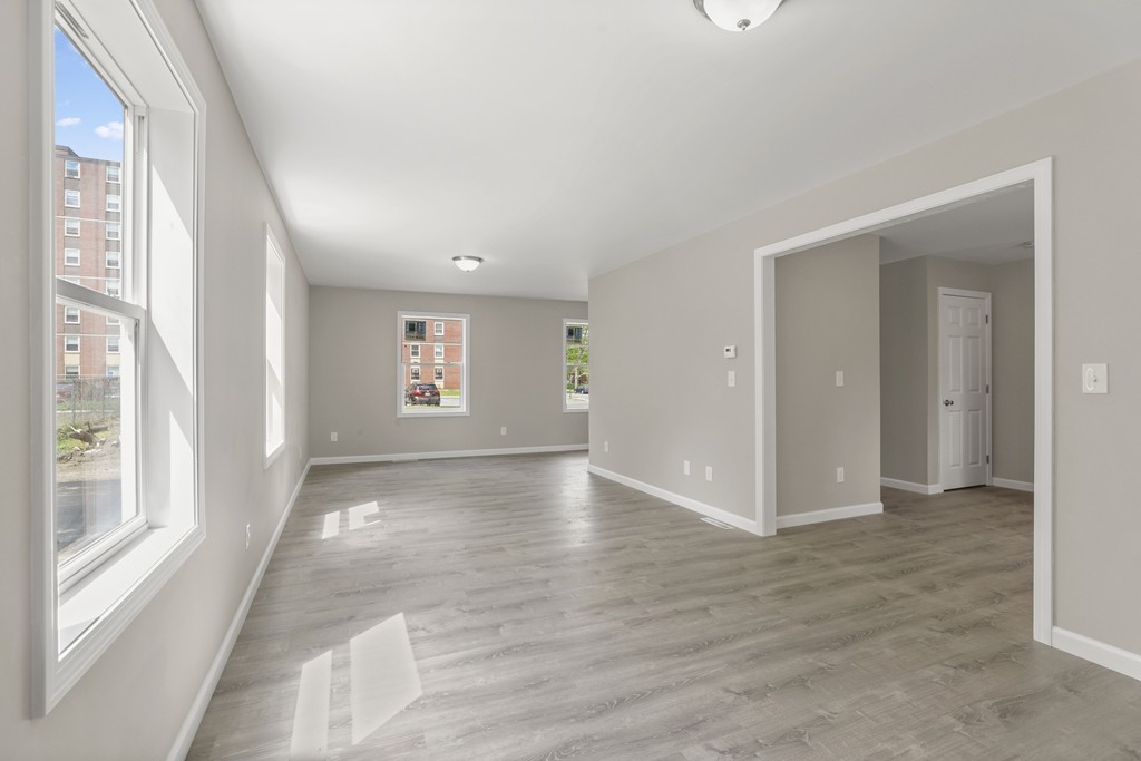 51-53 Sanderson Street Springfield, MA 01107 - Photo 4 of 29 Gallery Image 4