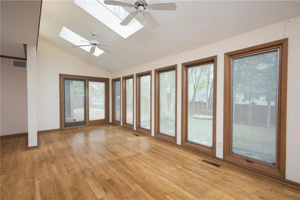 $900,000 | 1900 West 70th Street, Mission Hills, KS 66208