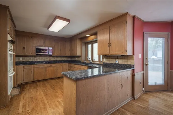 $900,000 | 1900 West 70th Street, Mission Hills, KS 66208