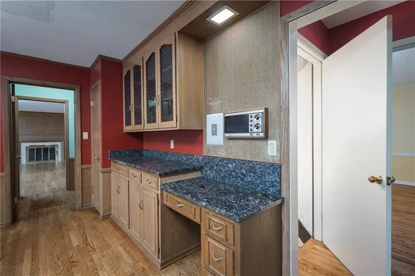 $900,000 | 1900 West 70th Street, Mission Hills, KS 66208