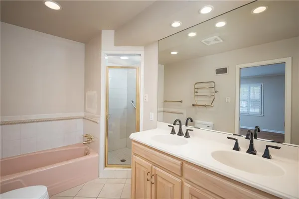 $900,000 | 1900 West 70th Street, Mission Hills, KS 66208