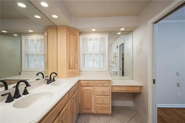 $900,000 | 1900 West 70th Street, Mission Hills, KS 66208