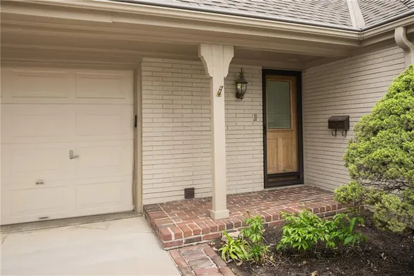 $900,000 | 1900 West 70th Street, Mission Hills, KS 66208