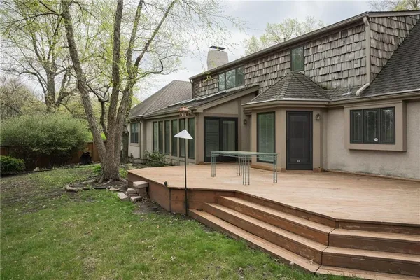 $900,000 | 1900 West 70th Street, Mission Hills, KS 66208