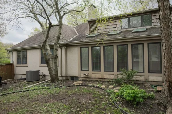 $900,000 | 1900 West 70th Street, Mission Hills, KS 66208