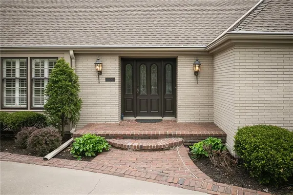 $900,000 | 1900 West 70th Street, Mission Hills, KS 66208