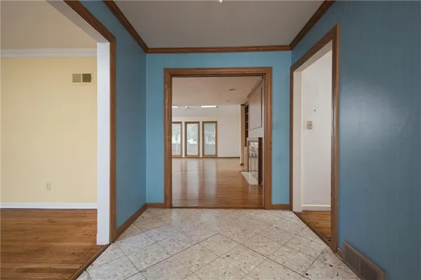 $900,000 | 1900 West 70th Street, Mission Hills, KS 66208