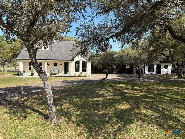 $618,000 | 264 Live Oak Drive, Inez, TX 77968