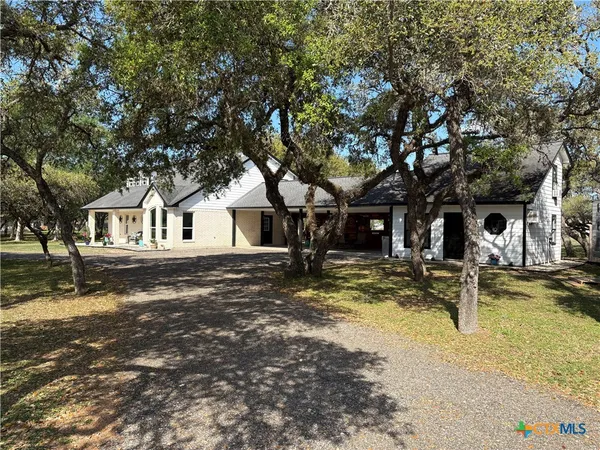 $618,000 | 264 Live Oak Drive, Inez, TX 77968