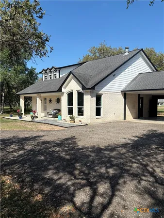 $618,000 | 264 Live Oak Drive, Inez, TX 77968