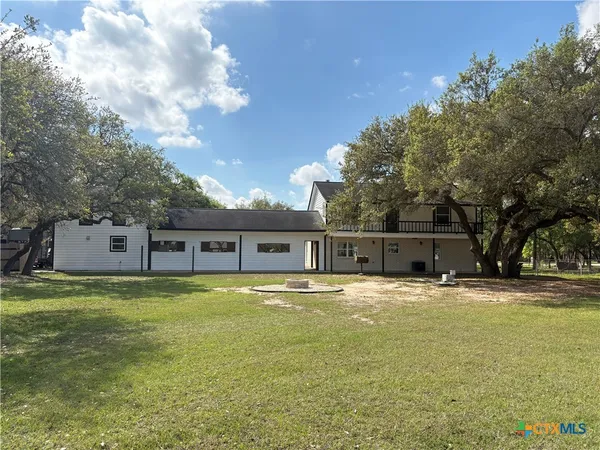 $618,000 | 264 Live Oak Drive, Inez, TX 77968