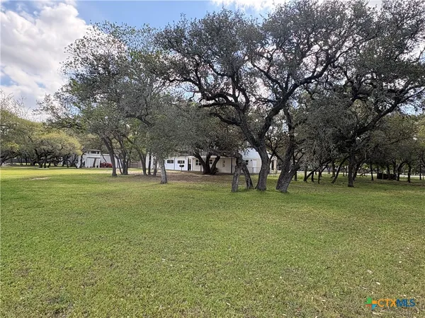 $618,000 | 264 Live Oak Drive, Inez, TX 77968