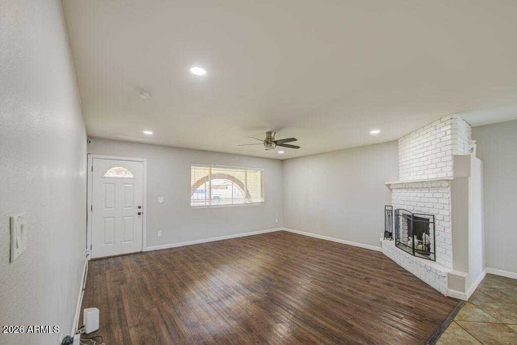 5651 West Monte Vista Road Phoenix, AZ 85035 - Photo 5 of 11 Montevista livinroom 26 2