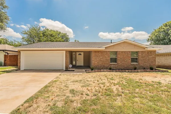 $279,900 | 717 Blue Ridge Trail, Saginaw, TX 76179
