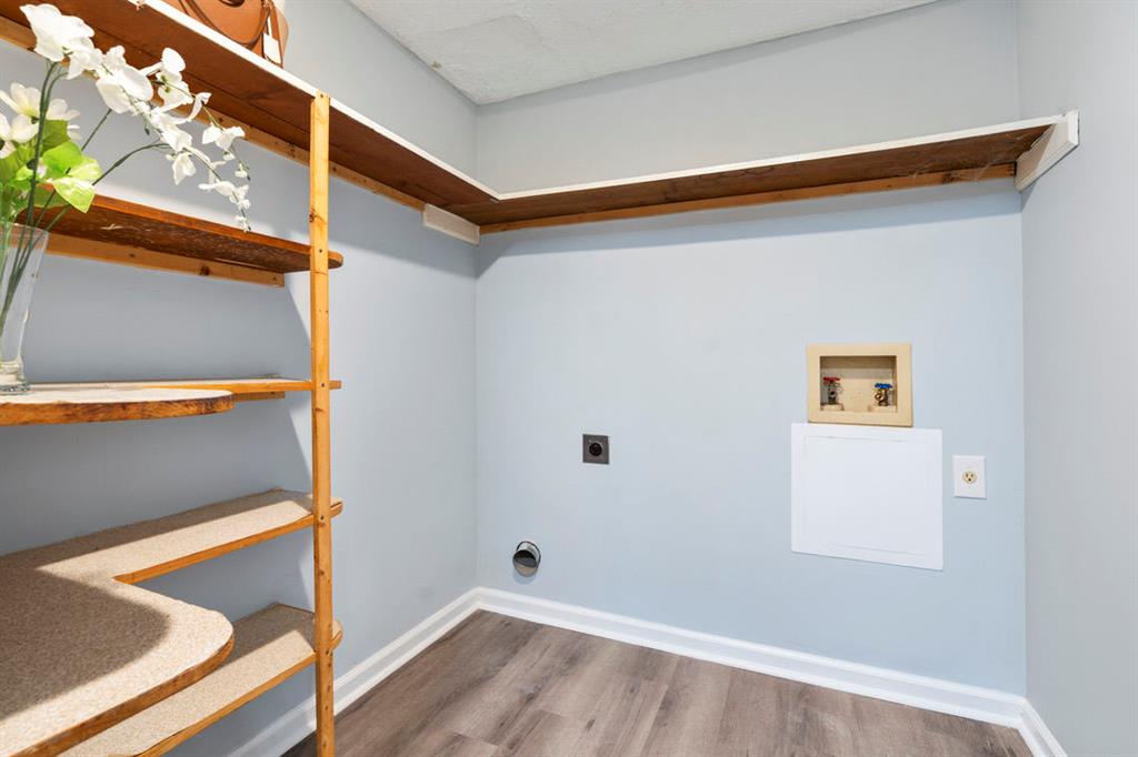 1213 Hanover Place Alpharetta, GA 30009 - Photo 13 of 25 a view of a hallway with wooden floor