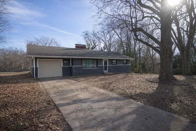 $219,000 | 907 Dina Street, Collinsville, IL 62234