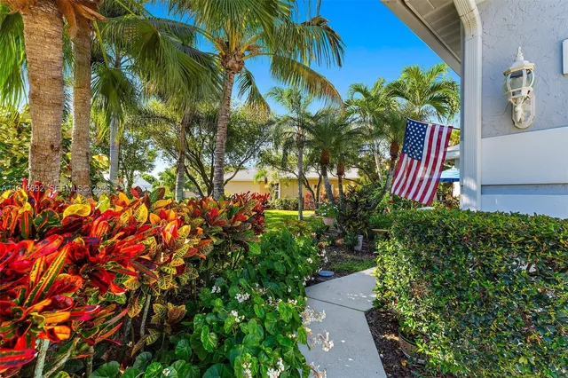 $475,000 | 1832 Southwest Willowbend Lane, Palm City, FL 34990