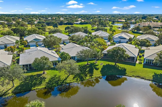 $475,000 | 1832 Southwest Willowbend Lane, Palm City, FL 34990