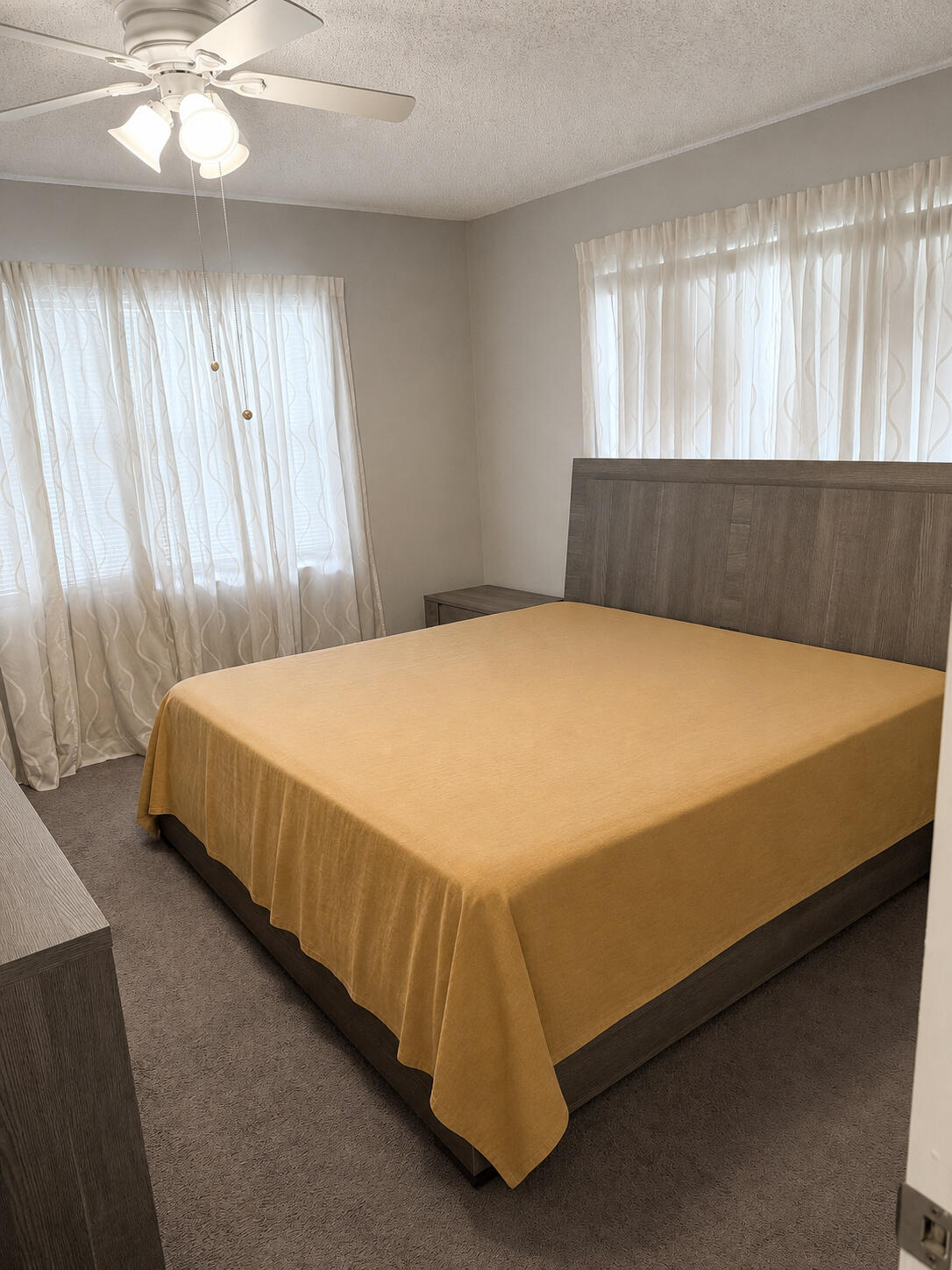 229 Mansfield East Boca Raton, FL 33434 - Photo 10 of 14 10_PRIMARY_BEDROOM