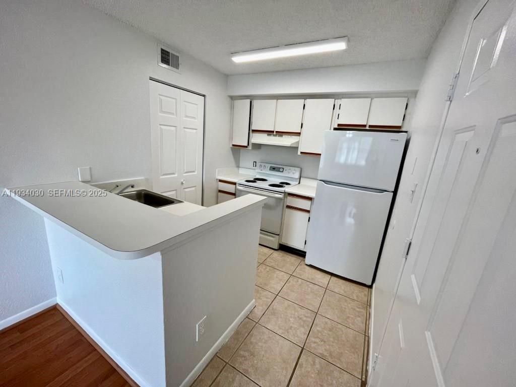 540 South Park Road, Unit 2129 Hollywood, FL 33021 - Photo 2 of 9