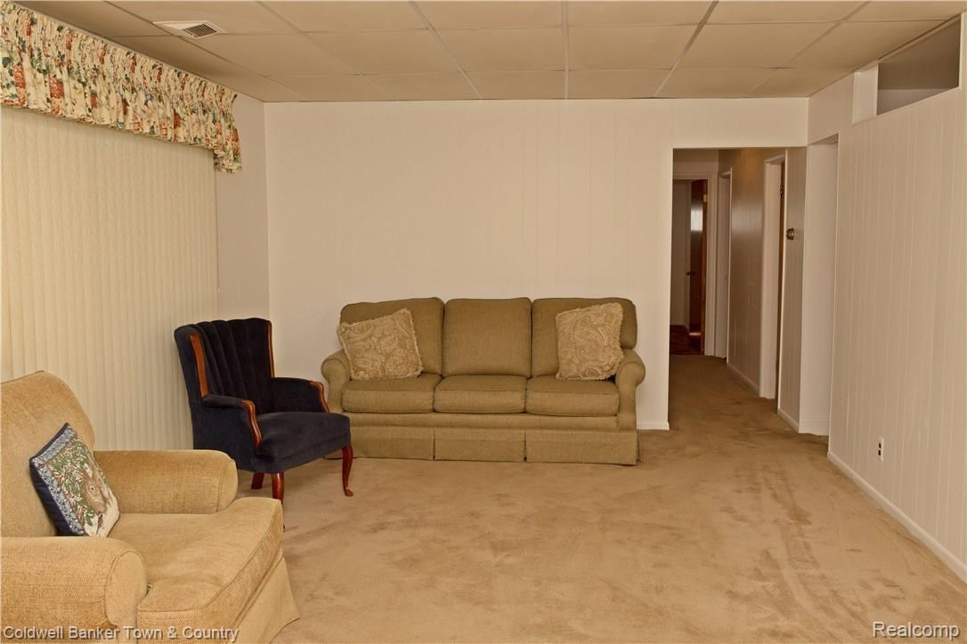 4323 Marcus Road Waterford, MI 48329 - Photo 10 of 36 IMG_4211.JPG