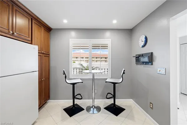 $5,800 | 6900 Dennis Circle, Unit J205, Naples, FL 34104