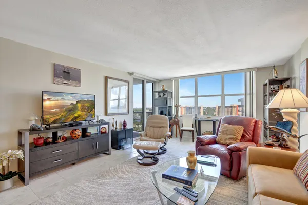 $420,000 | 3015 North Ocean Boulevard, Unit 17B, Fort Lauderdale, FL 33308