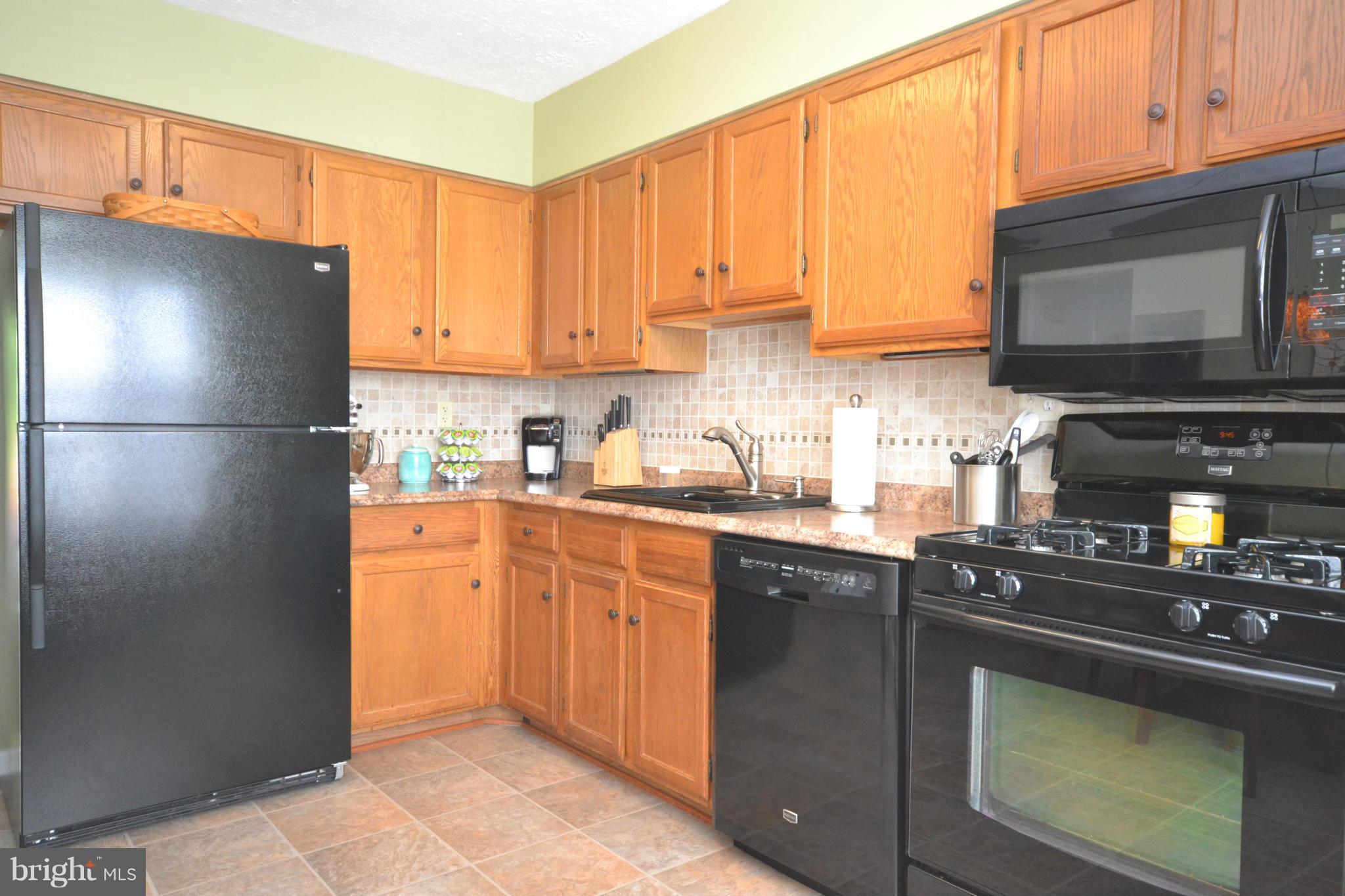 Kitchen with Tile Backsplash