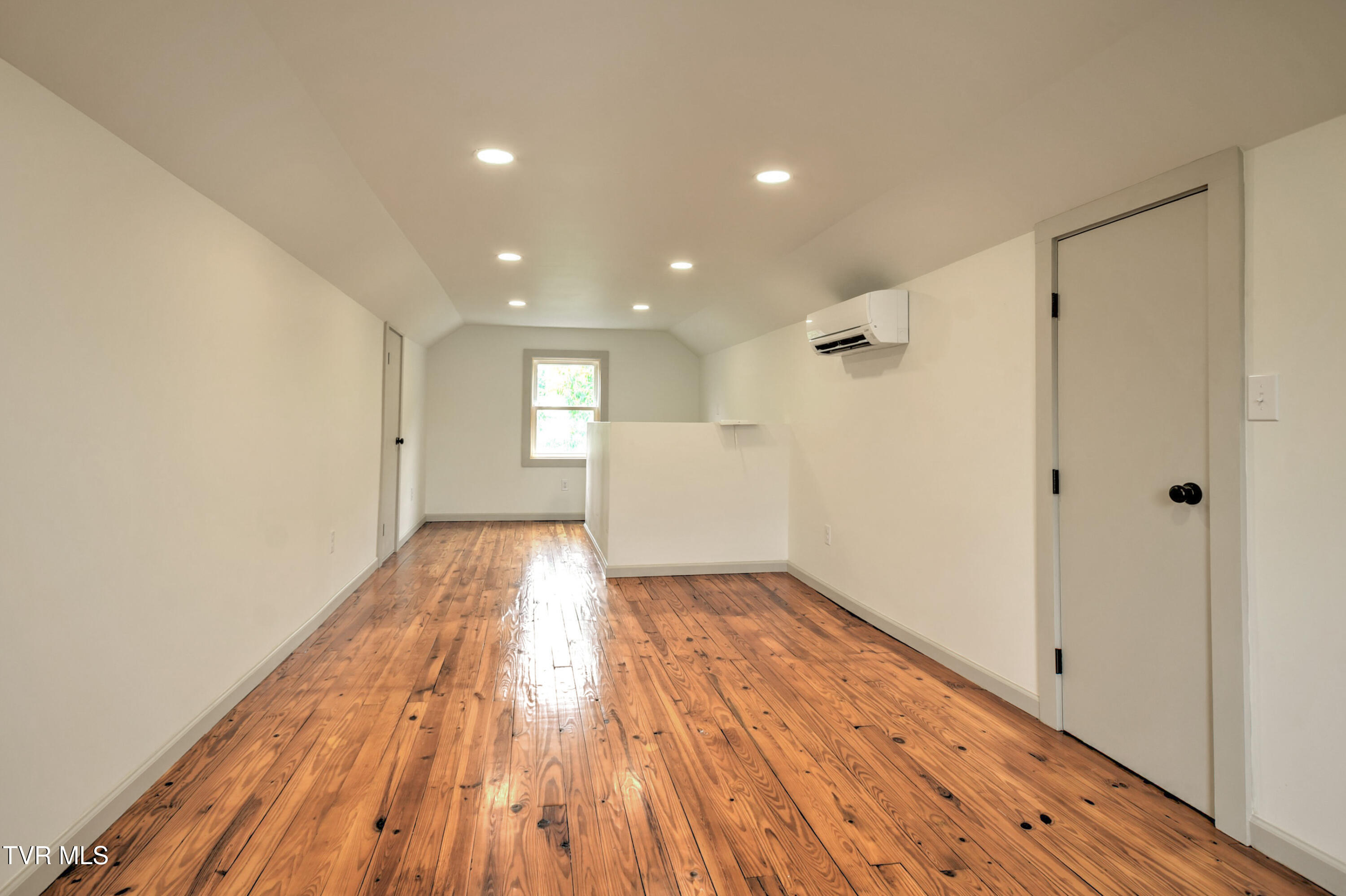 268 Cherokee Road Bristol, VA 24201 - Photo 29 of 43 2678 Cherokee DB-32