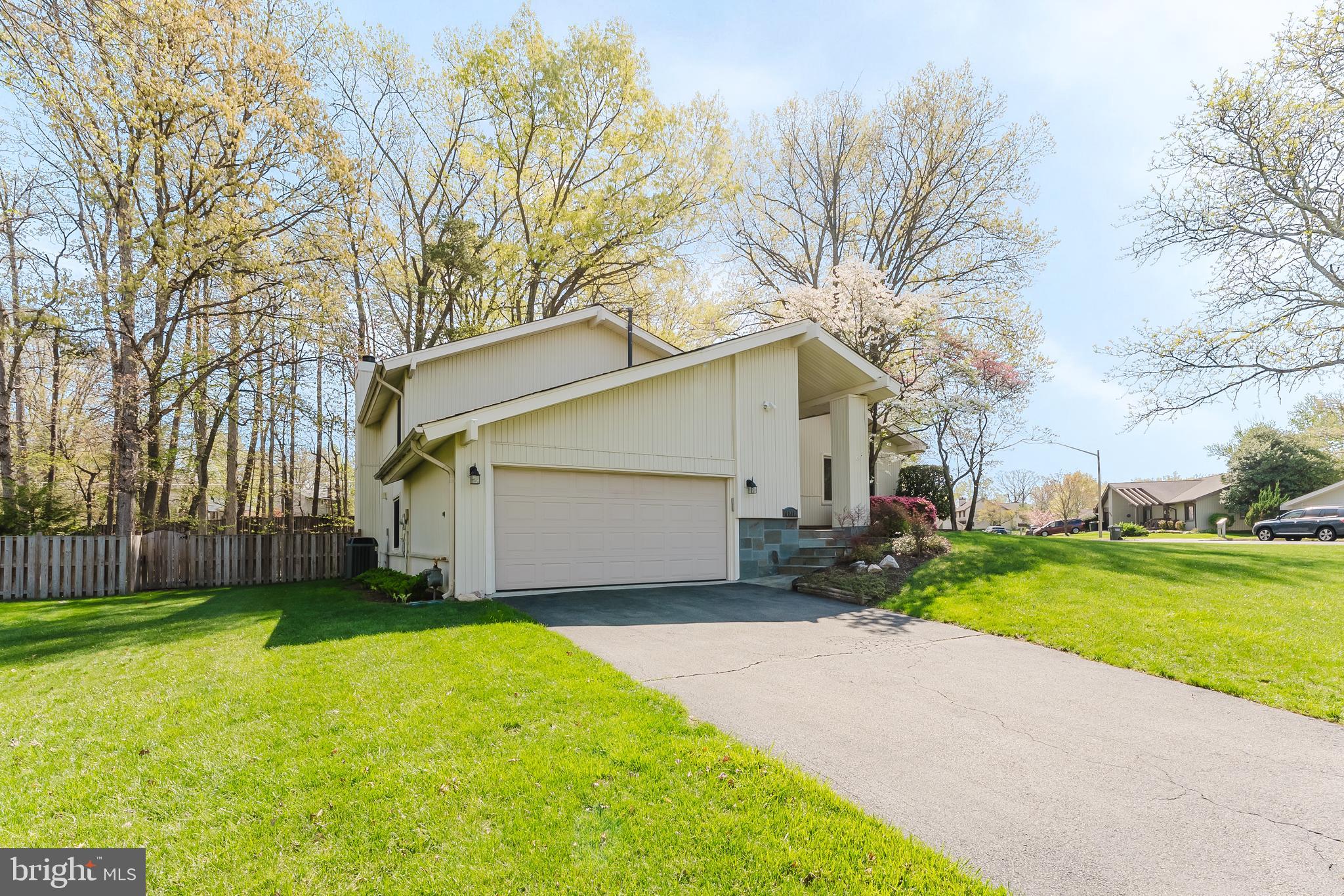5915 Lovejoy Court Springfield, VA 22152 - Photo 2 of 55
