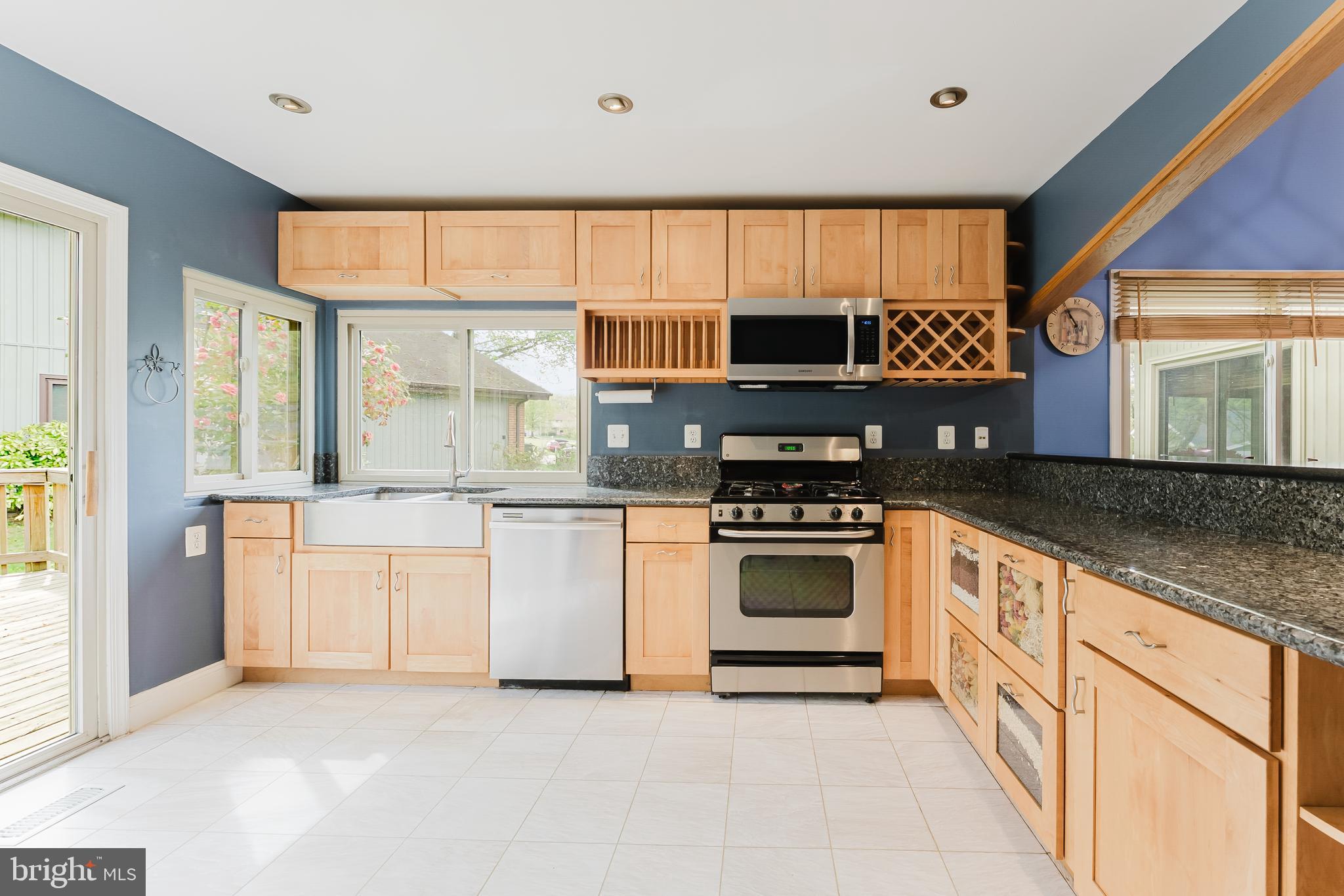 5915 Lovejoy Court Springfield, VA 22152 - Photo 5 of 55